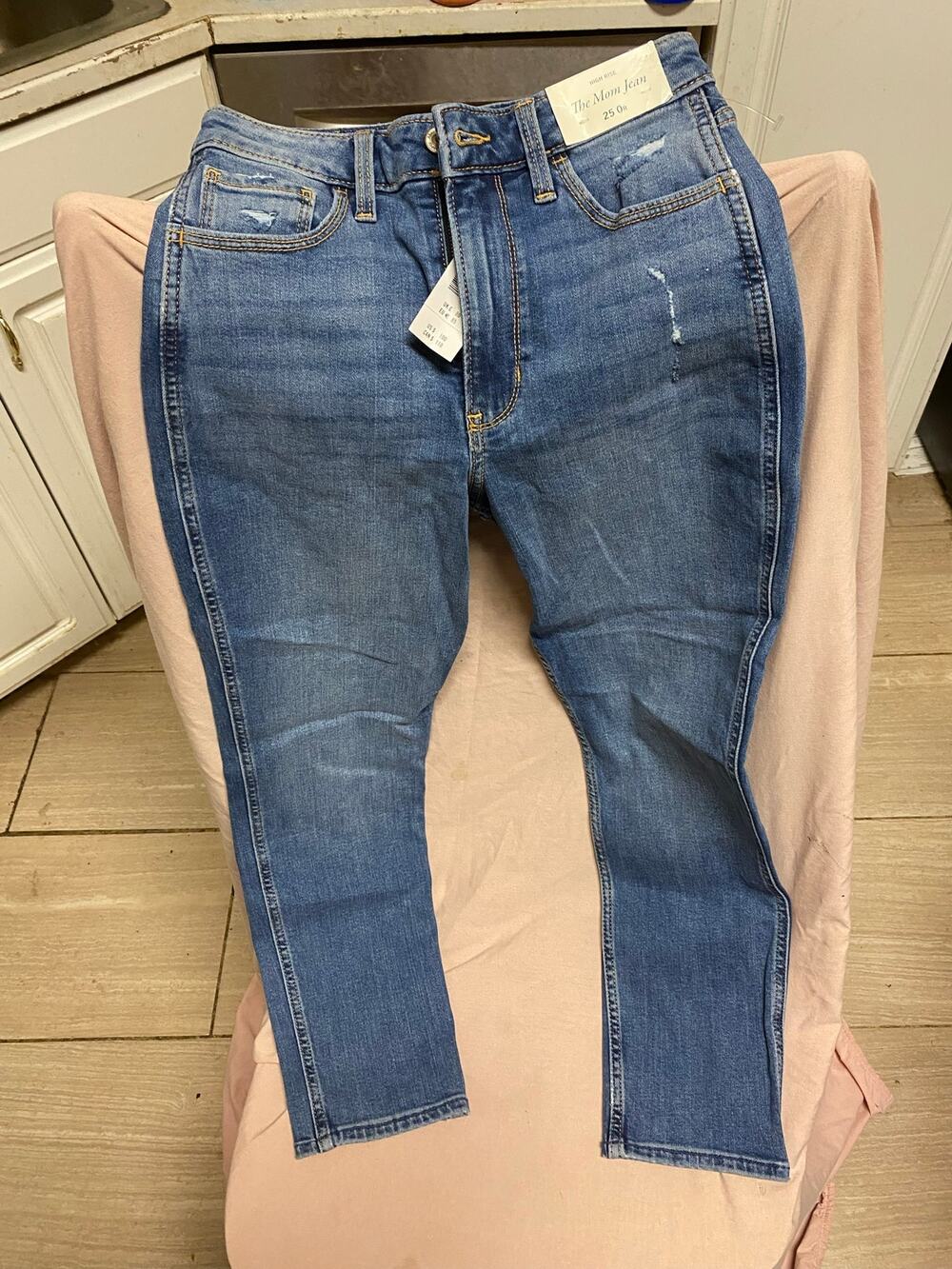 NWT Abercrombie & Fitch High Rise Mom Jean Size 25/0 R